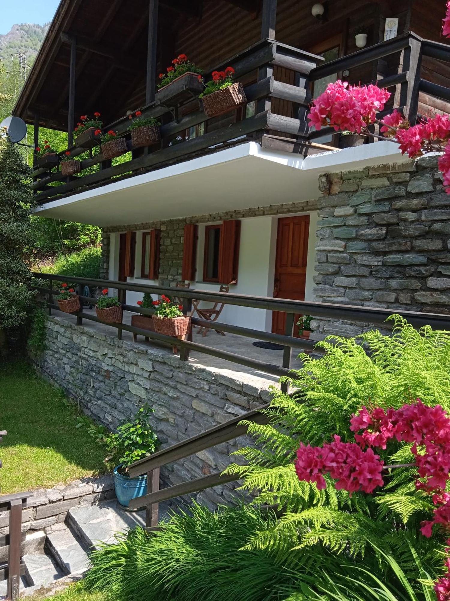 Lo Chalet Panzió Pontboset Kültér fotó